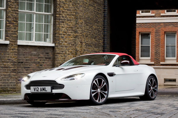 Aston Martin представил V12 Vantage Roadster 