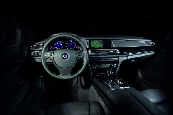 BMW готовит спортивную версию M770i 2015