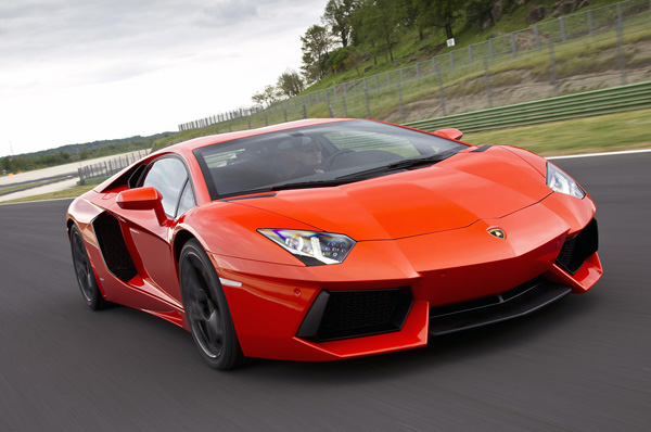 Lamborghini отключит Aventador'у 6 из 12 цилиндров 