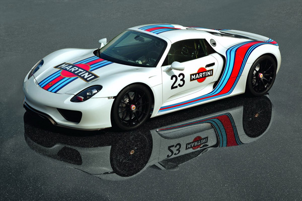 Porsche окрасил 918 Spyder в цвета Martini