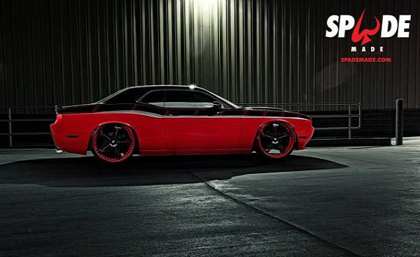 Spade Made снабдил Dodge Challenger катками на 26"