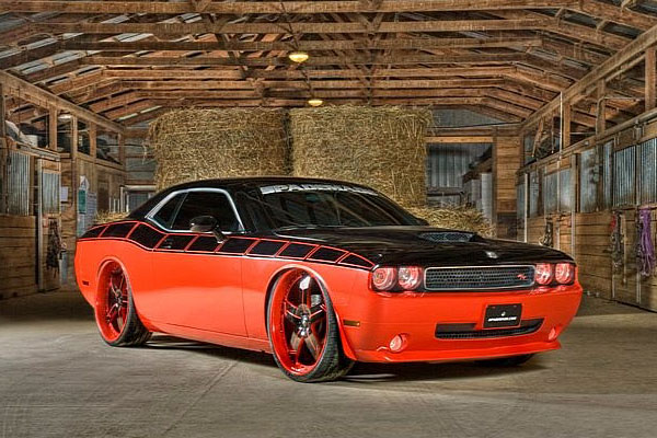 Spade Made снабдил Dodge Challenger катками на 26"