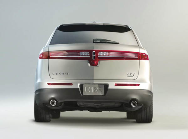 Lincoln MKT Town Car получил новый двигатель