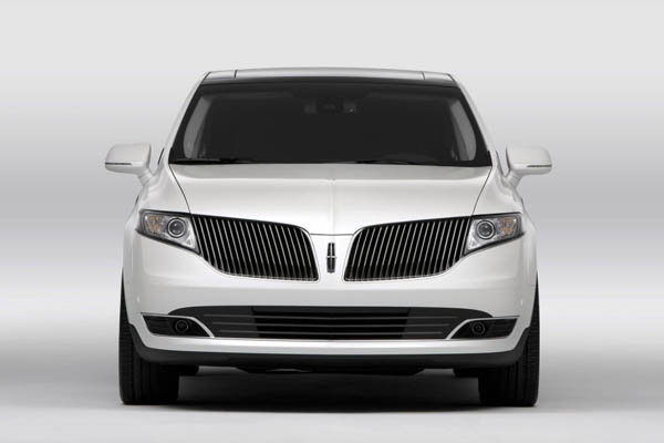 Lincoln MKT Town Car получил новый двигатель