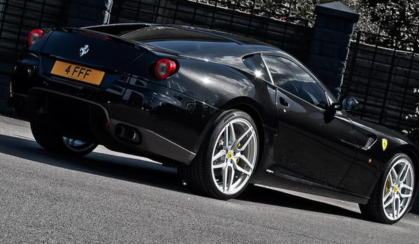 Kahn Design слегка доработалo Ferrari 599 Fiorano