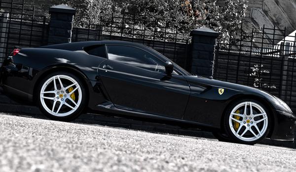 Kahn Design слегка доработалo Ferrari 599 Fiorano