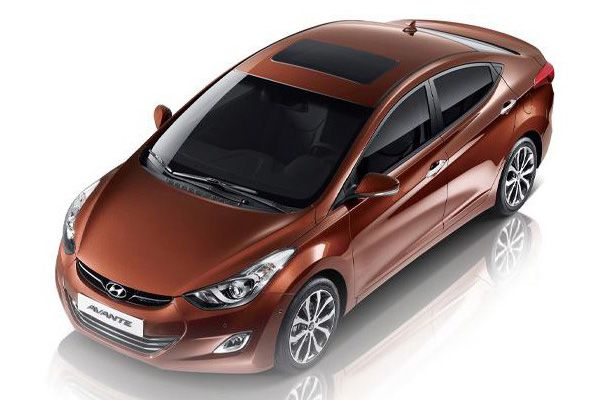 Hyundai слегка обновил Avante (Elantra) на 2013 год 