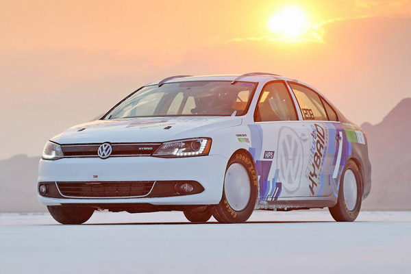 Volkswagen Jetta Hybrid разогнался до 298,363 км/ч