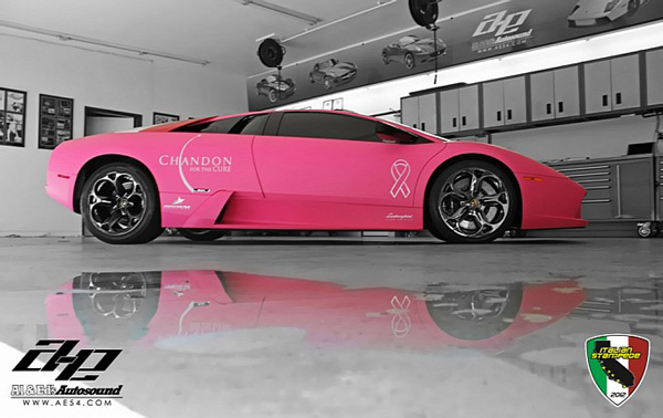 Lamborghini Murcielago «упаковали» в розовый винил   