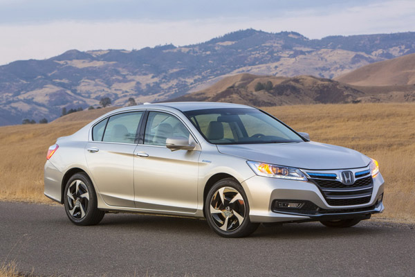 Honda представила Accord в 9-м поколении