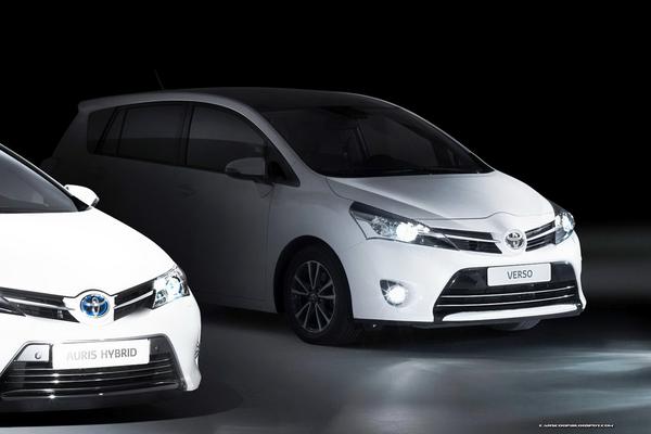 Toyota показала новые модели Auris и Auris Tourer