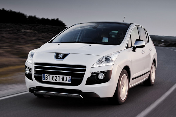 Peugeot доработал кроссовер 3008 HYbrid4