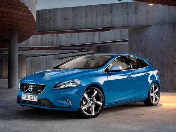 Volvo V40 наделили спортивным пакетом R-Design