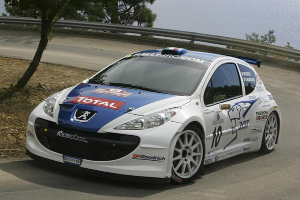 В Париж привезут раллийный Peugeot 208 R5