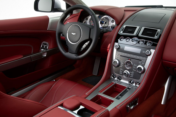 Aston Martin анонсировал обновленный DB9 2013  