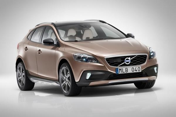 Volvo показал новый кроссовер V40 Cross Country