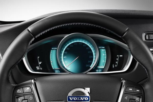 Volvo показал новый кроссовер V40 Cross Country