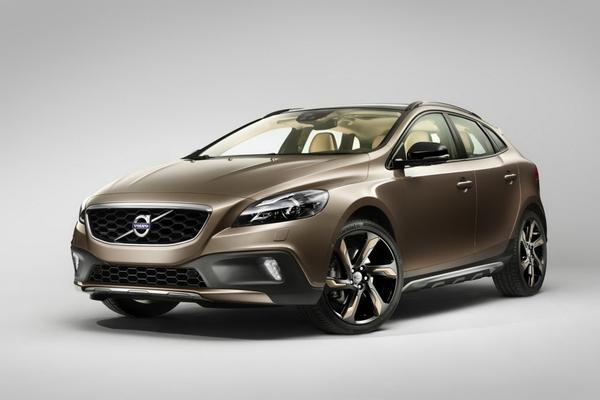 Volvo показал новый кроссовер V40 Cross Country