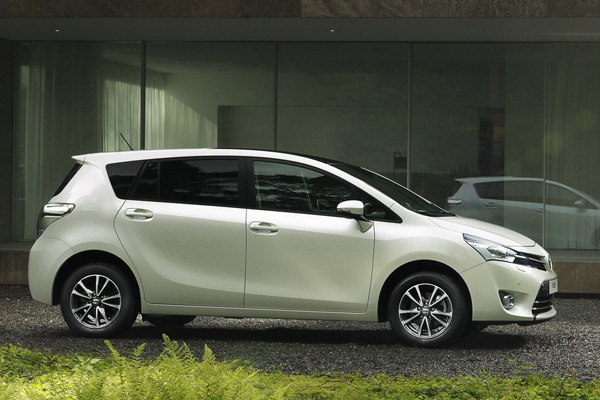 В Париже представят обновленную Toyota Verso 2013