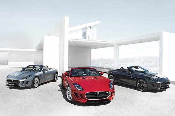 Jaguar опубликовал новые фото родстера F-Type