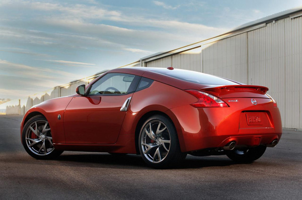 Nissan показал фото обновленного 370Z для Европы 