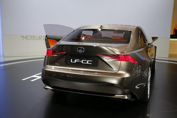 Lexus продемонстрировал публике концепт LF-CC