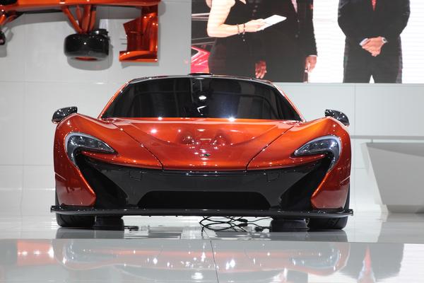 McLaren привез в Париж свой новый концепт Р1