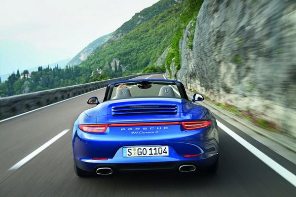 Porsche показал в Париже новые 911 Carrera 4 и 4S