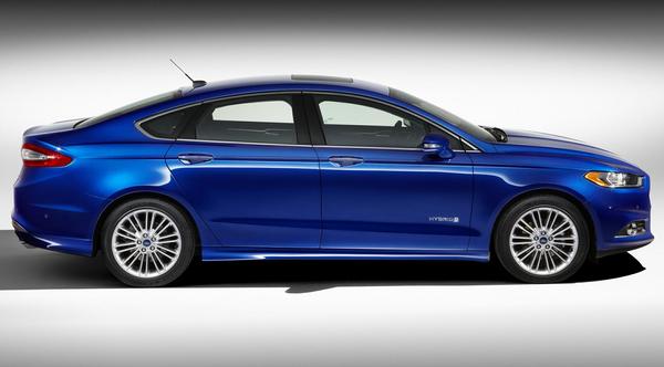 Ford представил седан Fusion Hybrid Titanium 2013