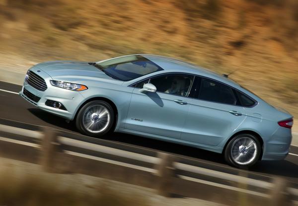 Ford представил седан Fusion Hybrid Titanium 2013