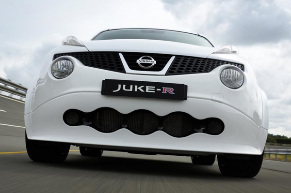 Первый серийный Nissan Juke-R сошел с конвейера