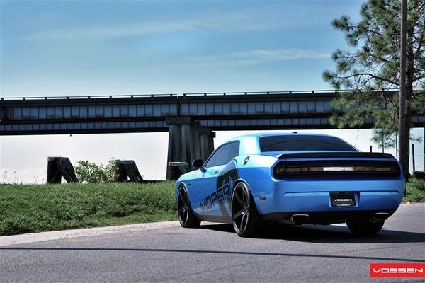 Mopar снабдил Dodge Challenger оптикой от Oracle