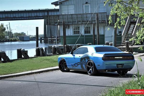 Mopar снабдил Dodge Challenger оптикой от Oracle