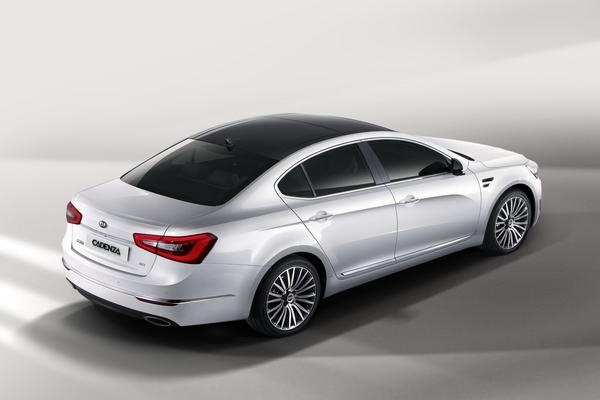 Kia представила среднеразмерный седан K7 / Cadenza