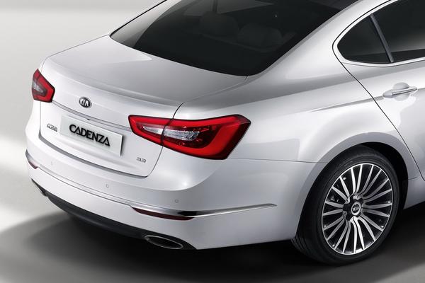 Kia представила среднеразмерный седан K7 / Cadenza