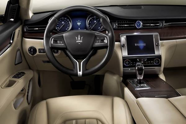 Maserati представил обновленный Quattroporte 2013