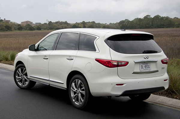 Семиместный Infiniti JX оценили в 2 353 000 рублей