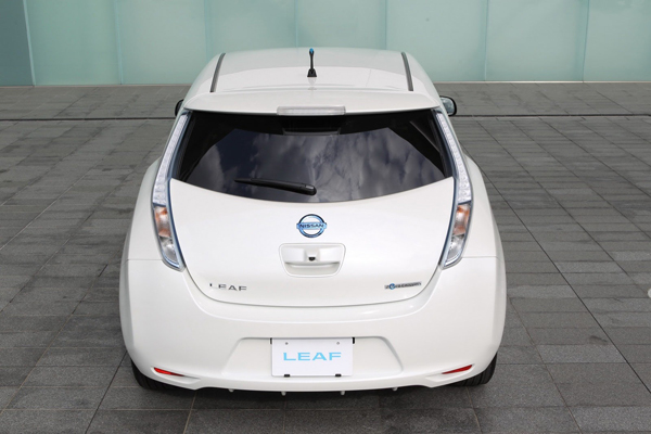 Nissan анонсировал обновленный Leaf 2013