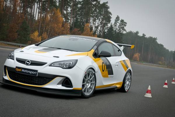 Opel Adam и Astra превратят в гоночные болиды