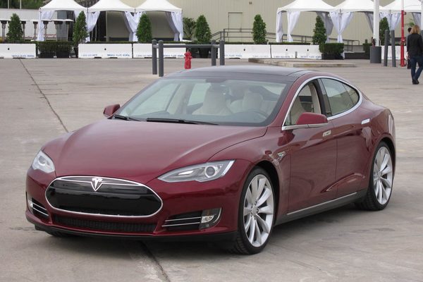 Tesla Model S станет доступна в Европе в 2013