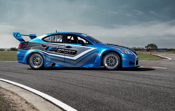 Lexus представил болид IS F Race Car