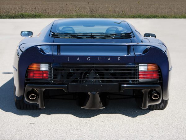 Редкий Jaguar XJ220 выставлен на аукцион