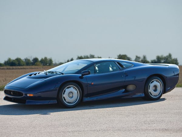 Редкий Jaguar XJ220 выставлен на аукцион