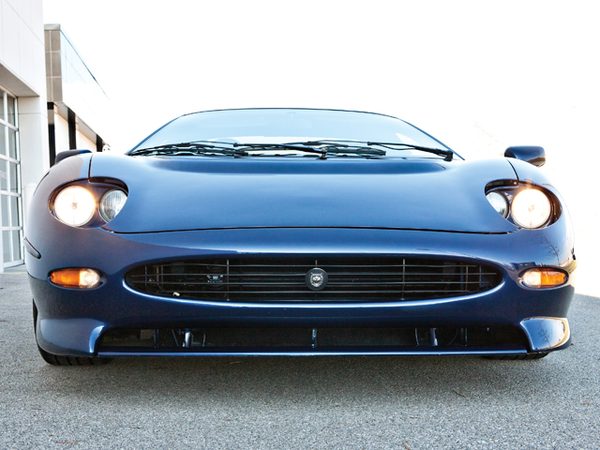 Редкий Jaguar XJ220 выставлен на аукцион