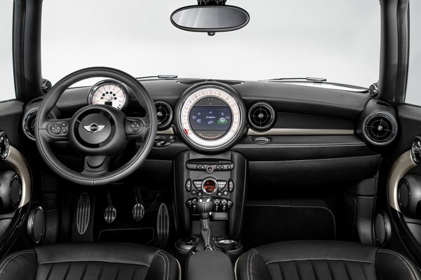 MINI представил спецверсию Clubman Bond Street