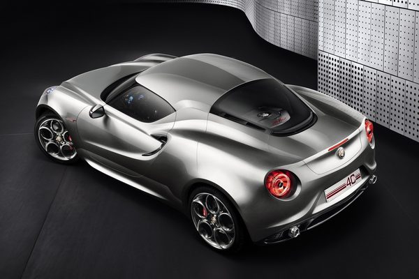 Первые данные о будущем спорткаре Alfa Romeo 4C