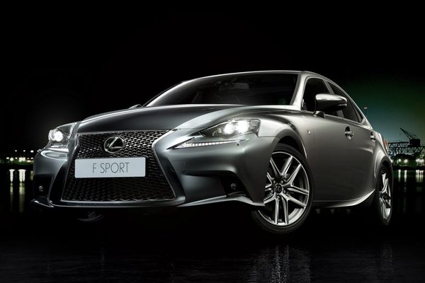 Lexus представил цены на IS 250 и IS 300h