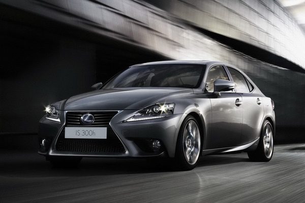 Lexus представил цены на IS 250 и IS 300h