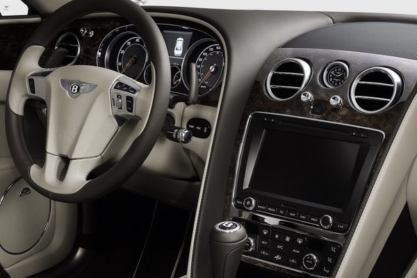 Bentley представил Continental Flying Spur 