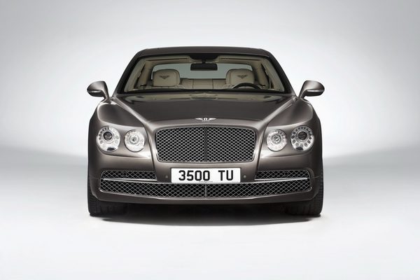 Bentley представил Continental Flying Spur 